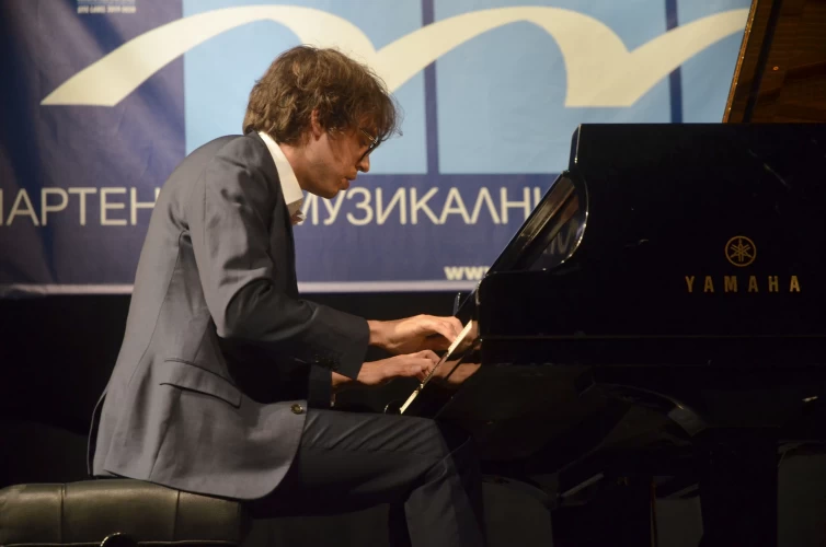 Лука Дебарг, пиано